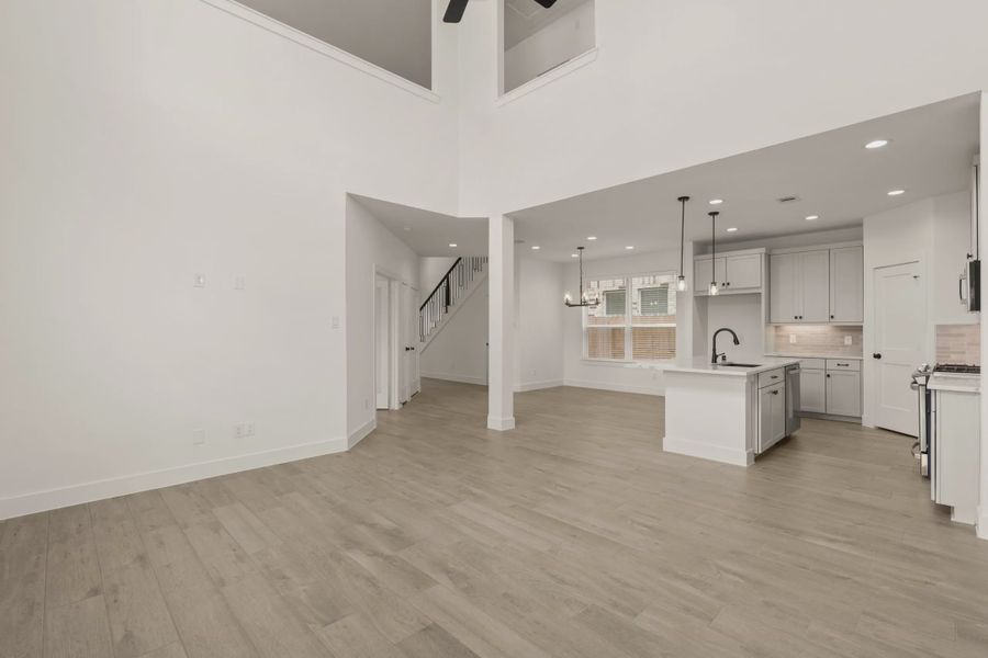Spacious, unfurnished interior of a new home in Evergreen, Fulshear (Image 9).
