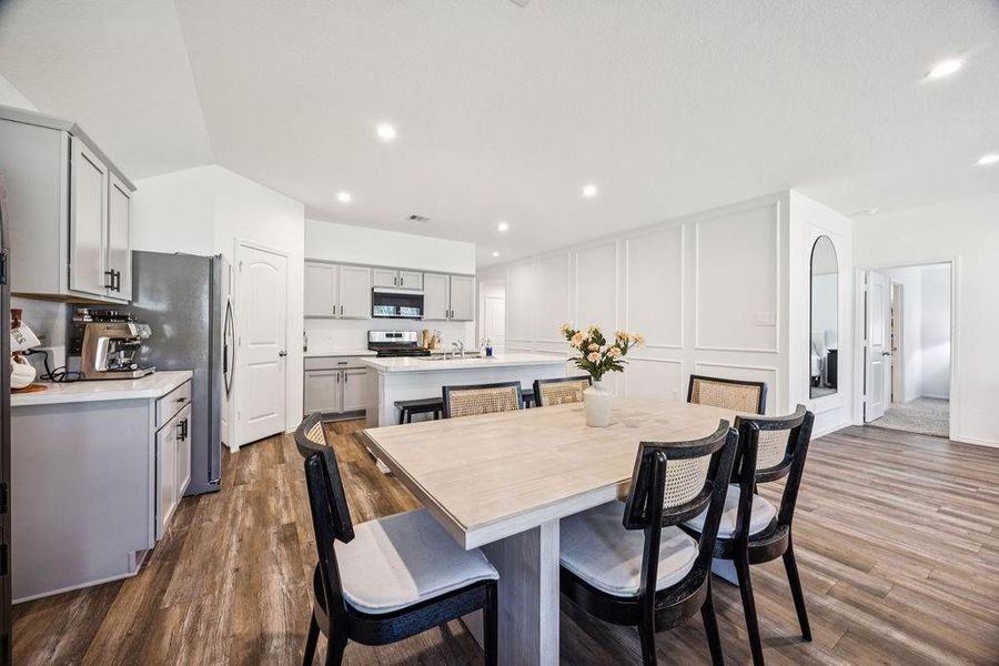Spacious open-concept kitchen and dining area with modern finishes, perfect for entertaining and family gatherings. Spacious open-concept kitchen and dining area with modern finishes, perfect for entertaining and family gatherings.