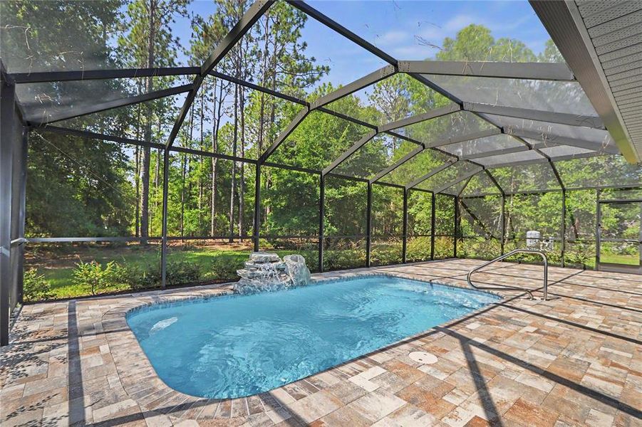 Exterior details and patio area of a home in , Dunnellon (Image 36).