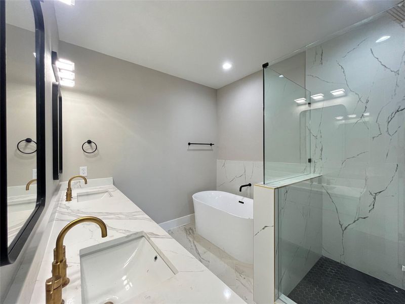 8010 Cora St primary bathroom