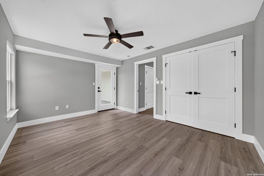 Spacious, unfurnished interior of a new home in , Kerrville (Image 45).
