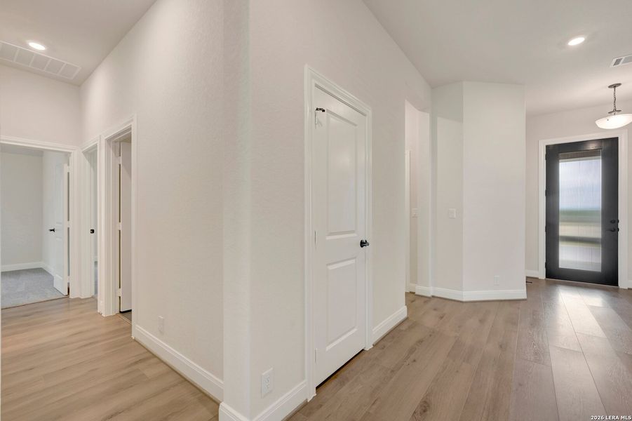 Spacious, unfurnished interior of a new home in The Crossvine 55’, Schertz (Image 29).