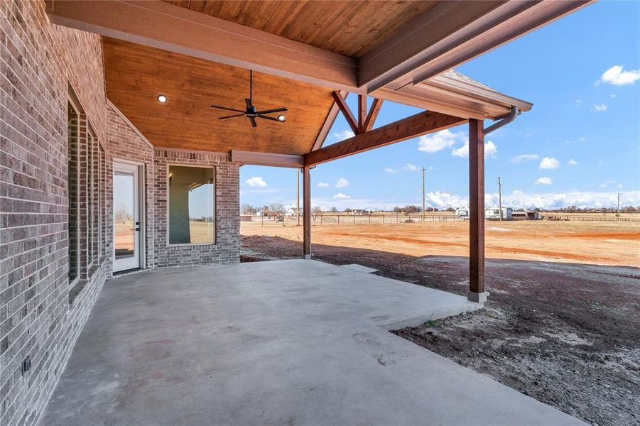 Exterior details and patio area of a home in , Tolar (Image 3).