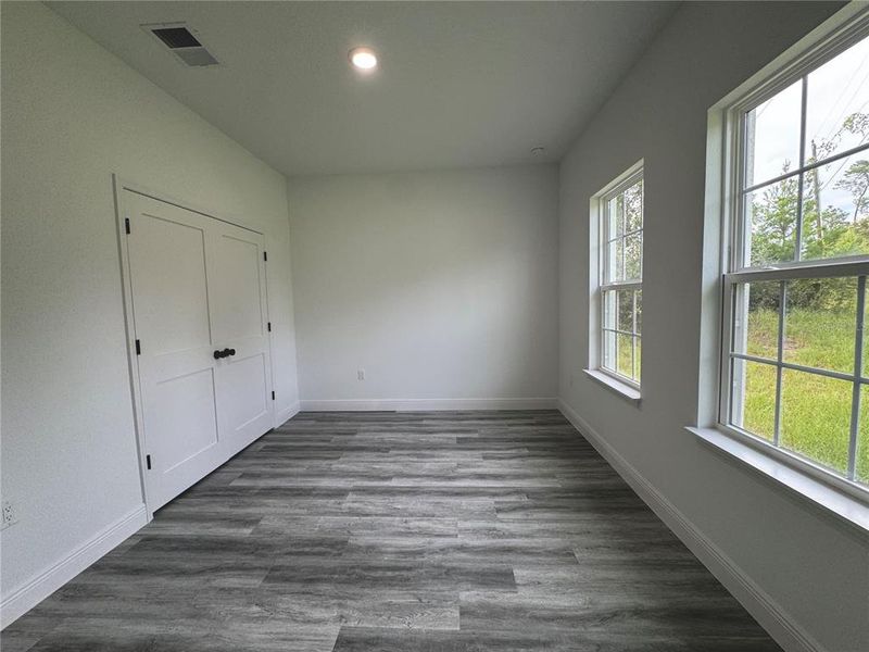 Spacious, unfurnished interior of a new home in , Ocala (Image 20).