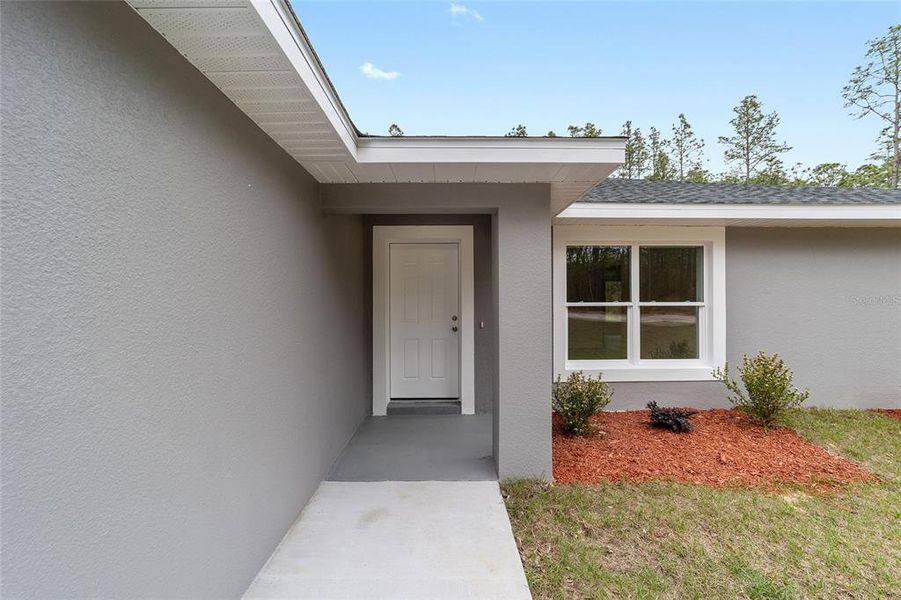 Exterior details and patio area of a home in , Dunnellon (Image 19).