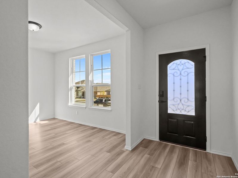 Spacious, unfurnished interior of a new home in Comanche Ridge, San Antonio (Image 22).