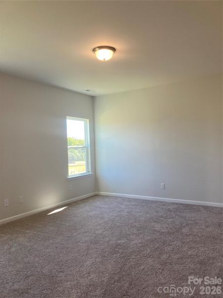Spacious, unfurnished interior of a new home in Sunset Meadows, Charlotte (Image 15).