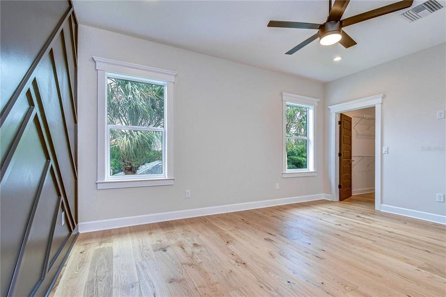 Spacious, unfurnished interior of a new home in , Tampa (Image 41).