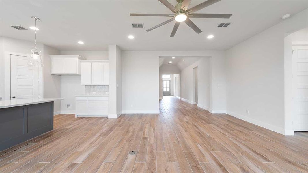 Spacious, unfurnished interior of a new home in Myrtle Creek 60', Waxahachie (Image 19).