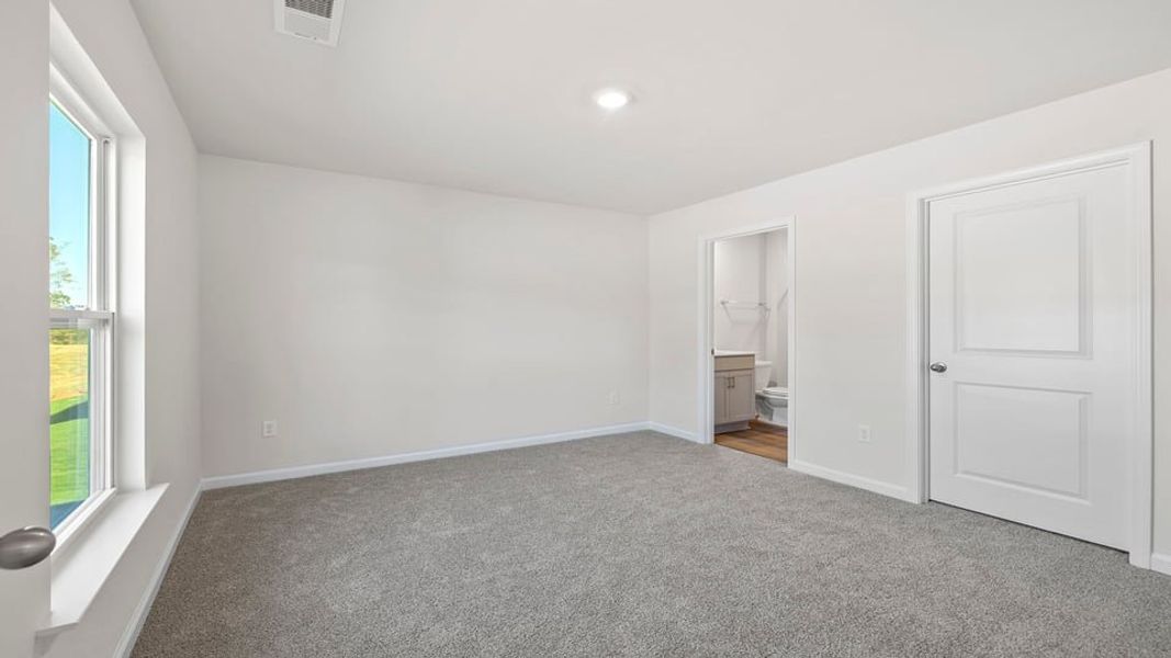 Spacious, unfurnished interior of a new home in Seneca Falls, Seneca (Image 24).