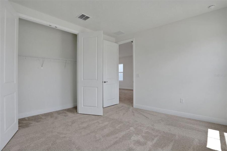 Spacious, unfurnished interior of a new home in Bungalow Walk at Lakewood Ranch, Sarasota (Image 23).
