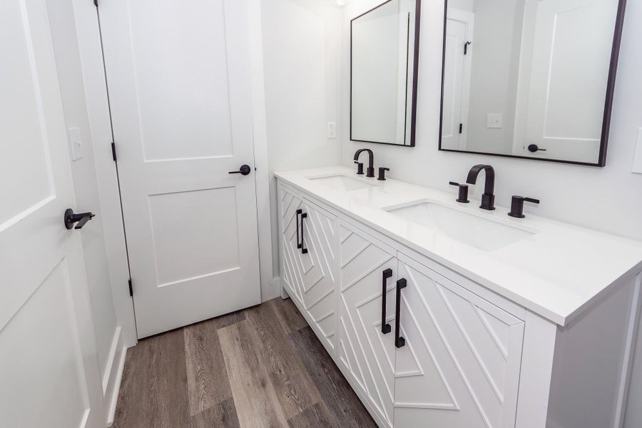 Furnished interior view inside a new home in , Hanahan (Image 13).