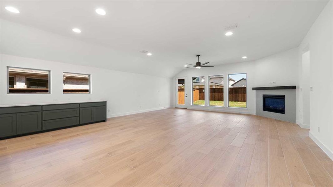 Spacious, unfurnished interior of a new home in Cambridge Crossing, Celina (Image 16).