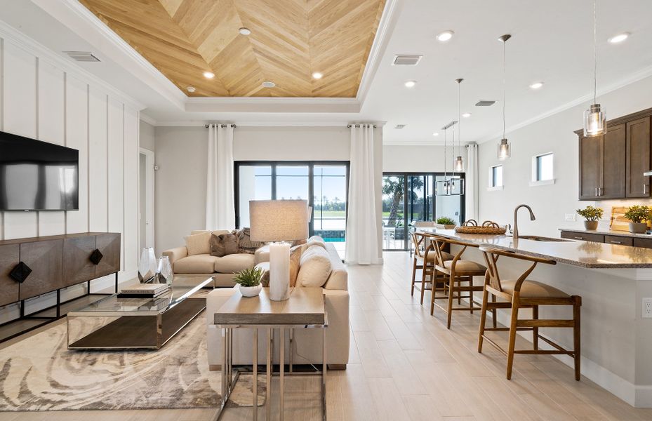 Open Flow-Through Layout Open Flow-Through Layout