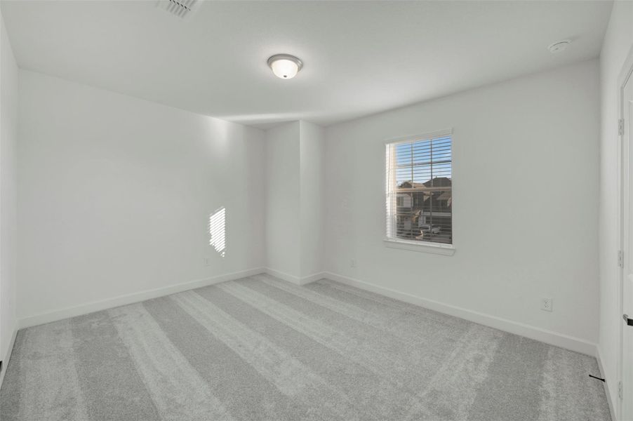 Spacious, unfurnished interior of a new home in Riceland - Enclave Collection, Mont Belvieu (Image 27).