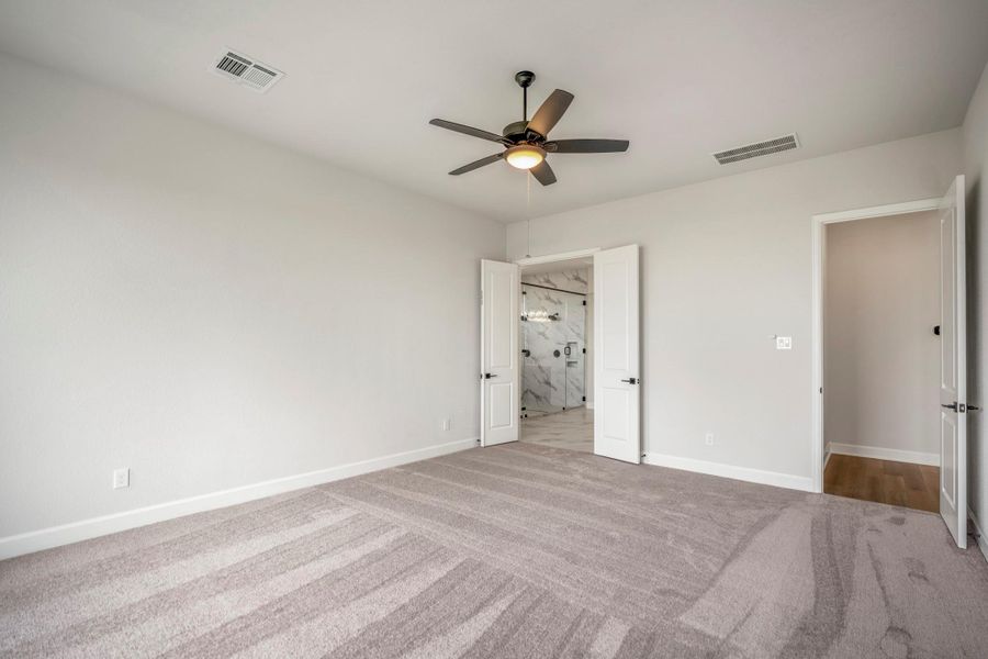 Spacious, unfurnished interior of a new home in Jordan Ranch 70' Lots, Fulshear (Image 39). Spacious, unfurnished interior of a new home in Jordan Ranch 70' Lots, Fulshear (Image 39).