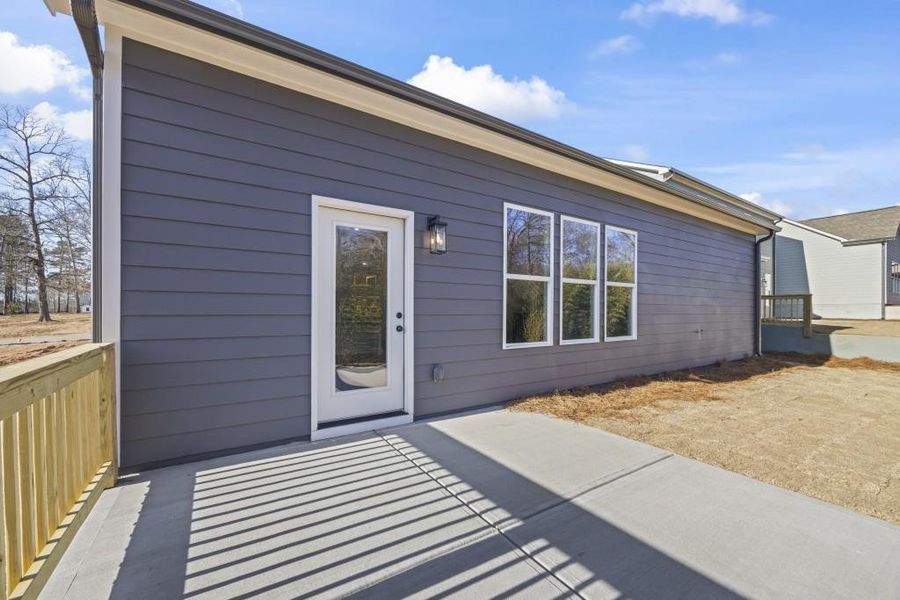 Exterior details and patio area of a home in , Hartwell (Image 4).