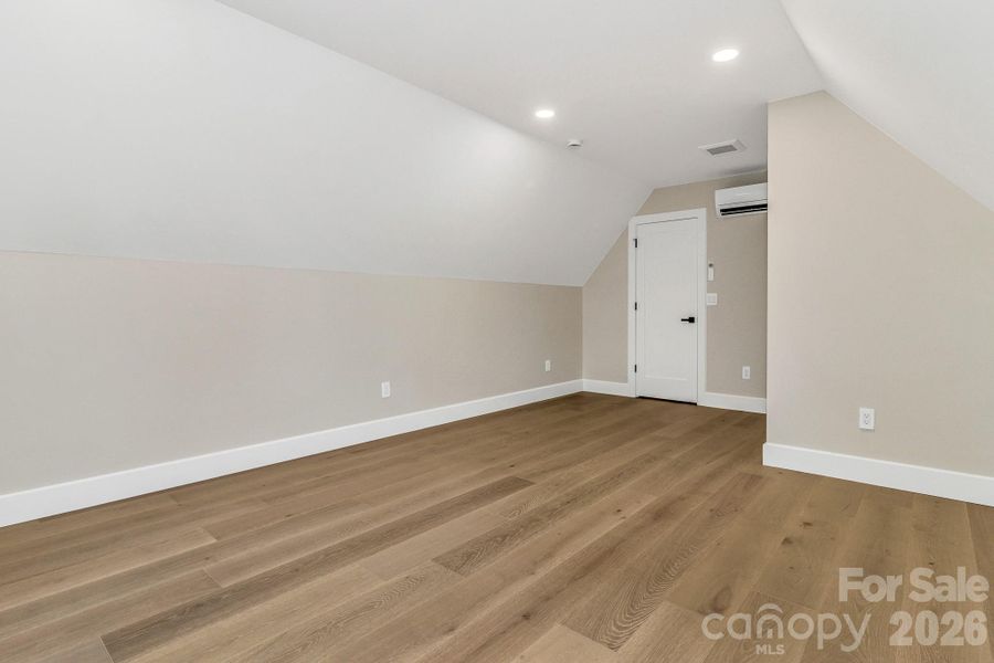 Spacious, unfurnished interior of a new home in , Fairview (Image 24).