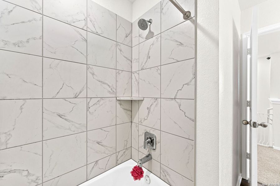 Close-up of interior finishes inside a home in Berry Springs, Georgetown (Image 20).