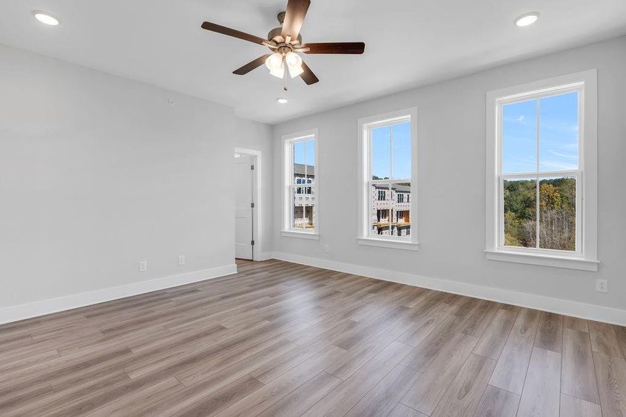 Spacious, unfurnished interior of a new home in Echo Park, Suwanee (Image 17).