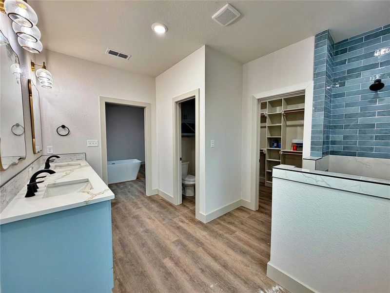Furnished interior view inside a new home in , Abilene (Image 7).