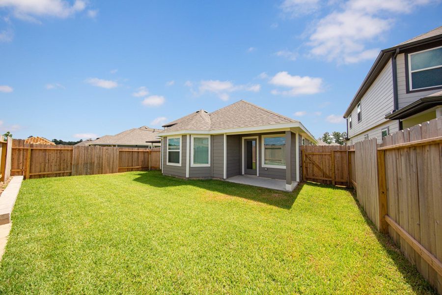 Exterior details and patio area of a home in Townsend Reserve, Splendora (Image 3).