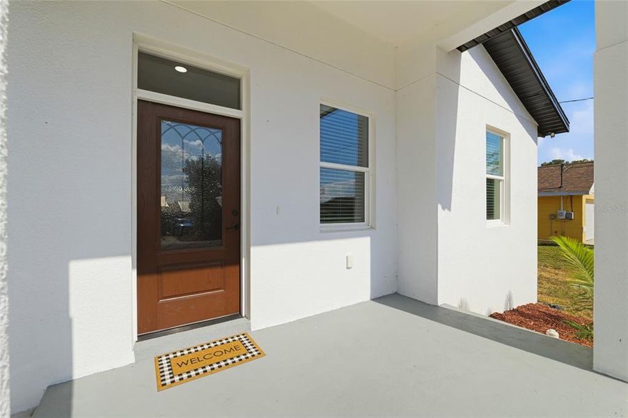 Exterior details and patio area of a home in , Dade City (Image 4).