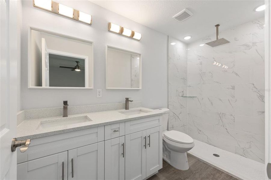 Furnished interior view inside a new home in , Dunnellon (Image 6).