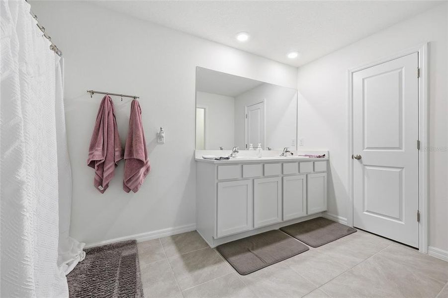 Furnished interior view inside a new home in Avalon Woods, Newberry (Image 17).