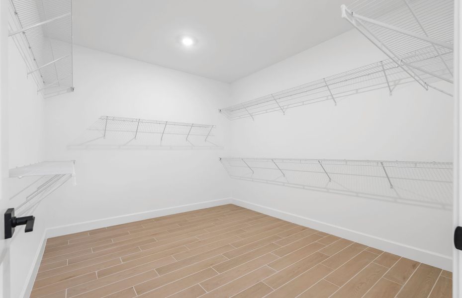 Spacious, unfurnished interior of a new home in Del Webb Naples, Ave Maria (Image 14).