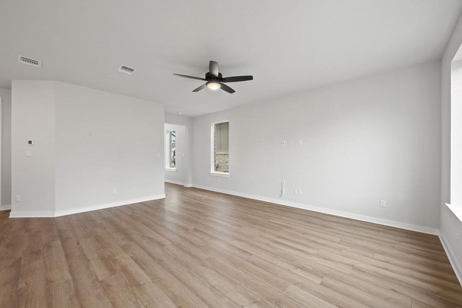 Spacious, unfurnished interior of a new home in Heritage, Dripping Springs (Image 17).