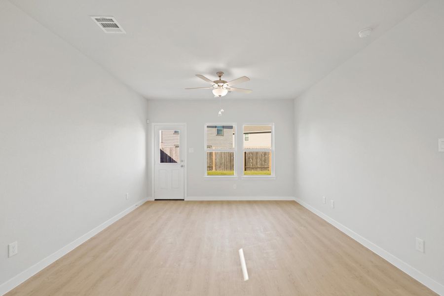 Spacious, unfurnished interior of a new home in Riverwood Ranch, Angleton (Image 18).