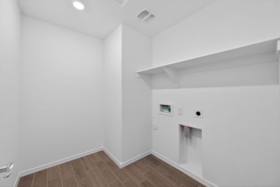 Spacious, unfurnished interior of a new home in Artisan at Asante, Surprise (Image 24). Spacious, unfurnished interior of a new home in Artisan at Asante, Surprise (Image 24).