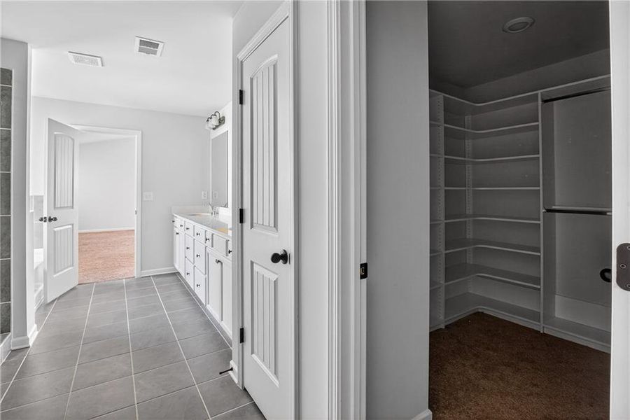 Spacious, unfurnished interior of a new home in , Atlanta (Image 27).