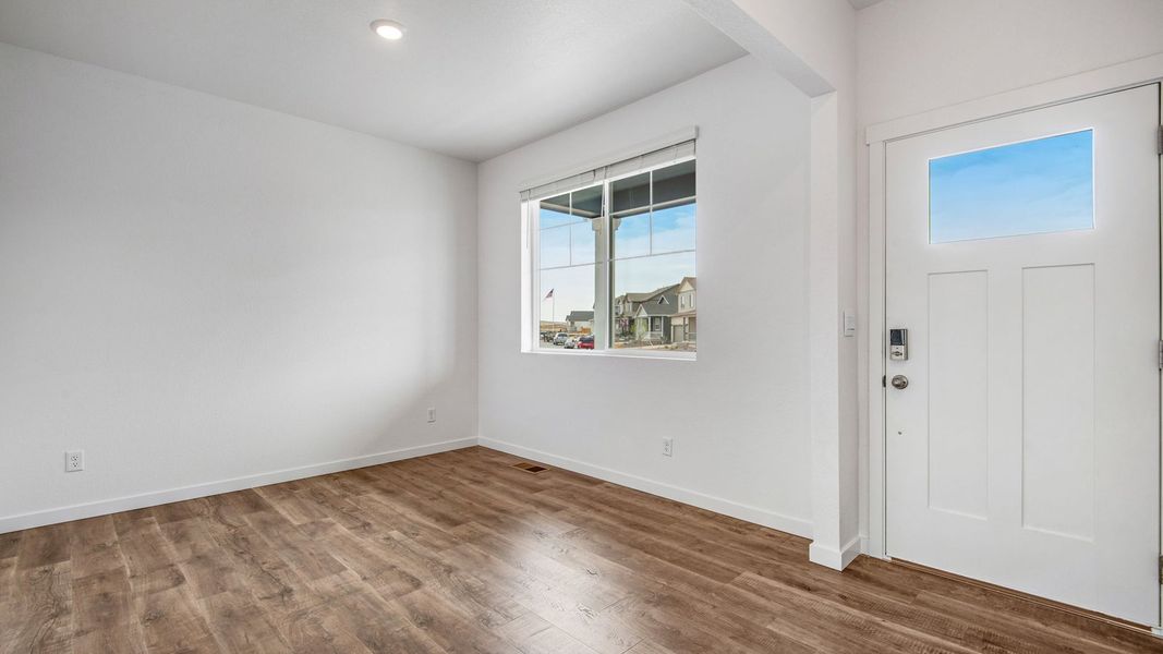 Spacious, unfurnished interior of a new home in Vista Meadows, Fort Lupton (Image 8).