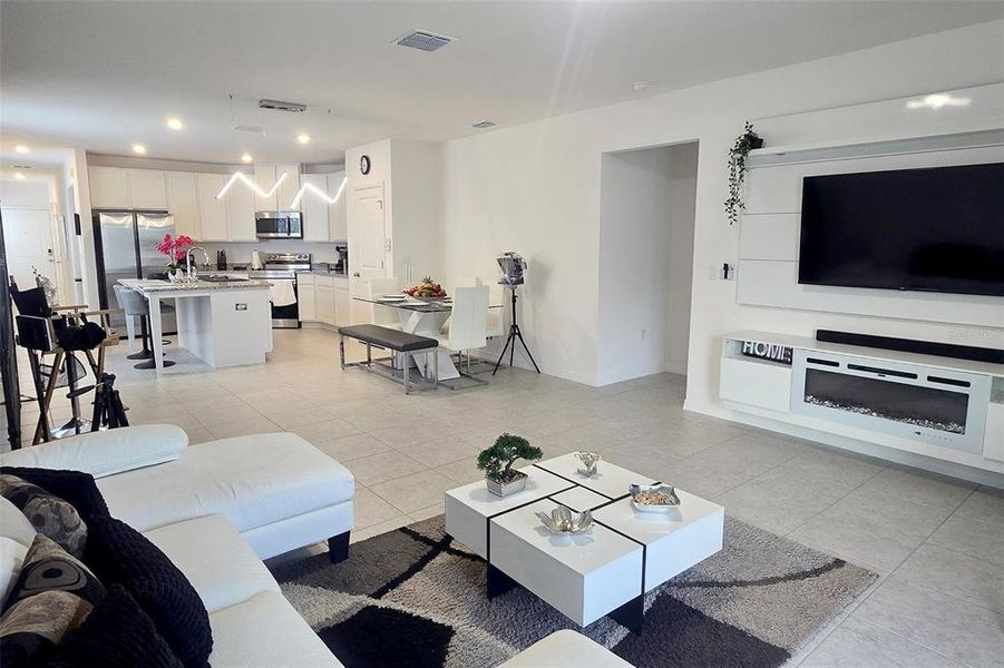 Furnished interior view inside a new home in Hammock Reserve, Haines City (Image 14). Furnished interior view inside a new home in Hammock Reserve, Haines City (Image 14).