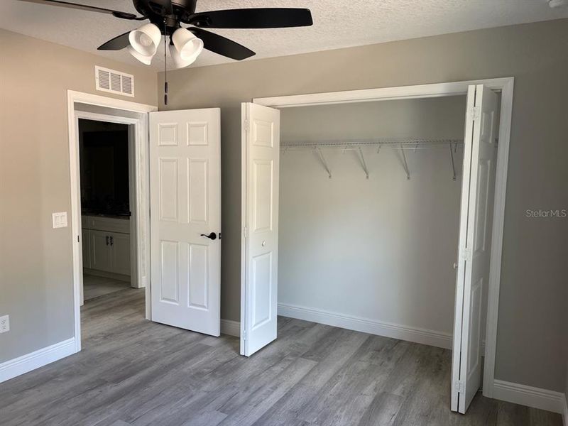 Spacious, unfurnished interior of a new home in , Citrus Springs (Image 25).