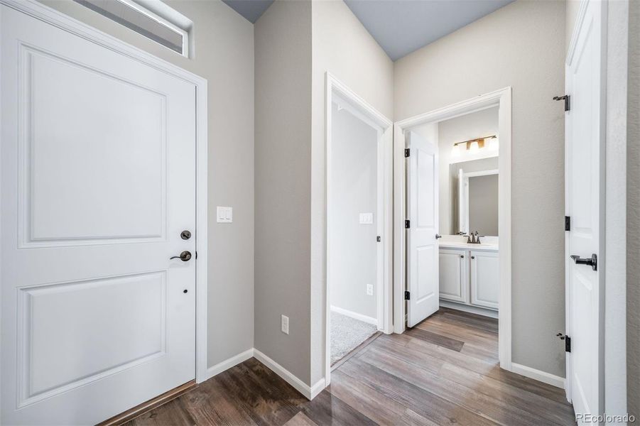 Spacious, unfurnished interior of a new home in , Aurora (Image 25).