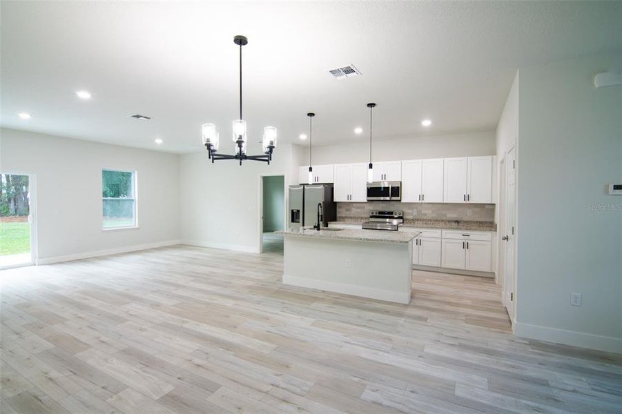 Spacious, unfurnished interior of a new home in , Ocala (Image 7).