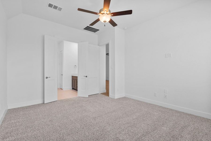 Spacious, unfurnished interior of a new home in Grange, Katy (Image 18).
