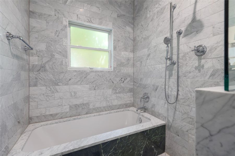 Separate tub and shower space Separate tub and shower space