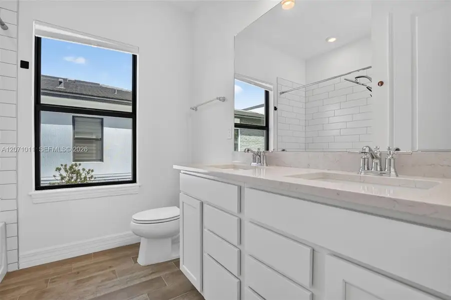Furnished interior view inside a new home in , Plantation (Image 10).