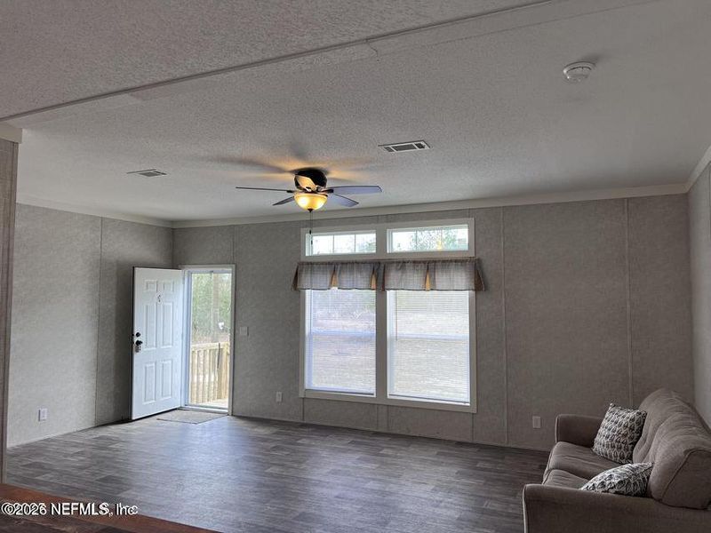Spacious, unfurnished interior of a new home in , Live Oak (Image 20).
