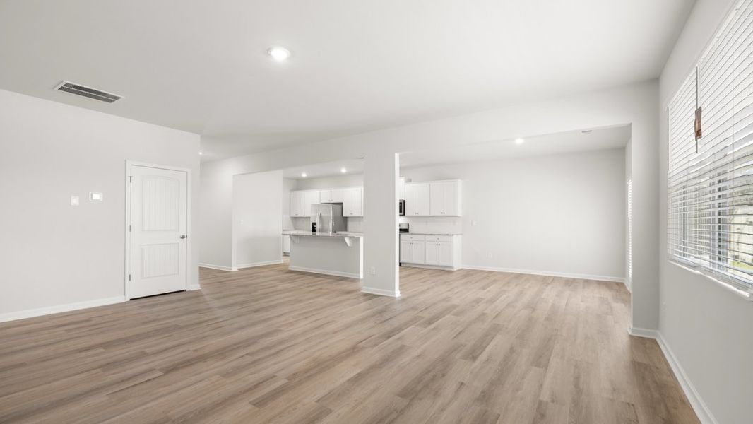 Spacious, unfurnished interior of a new home in South Wind, Union City (Image 20).