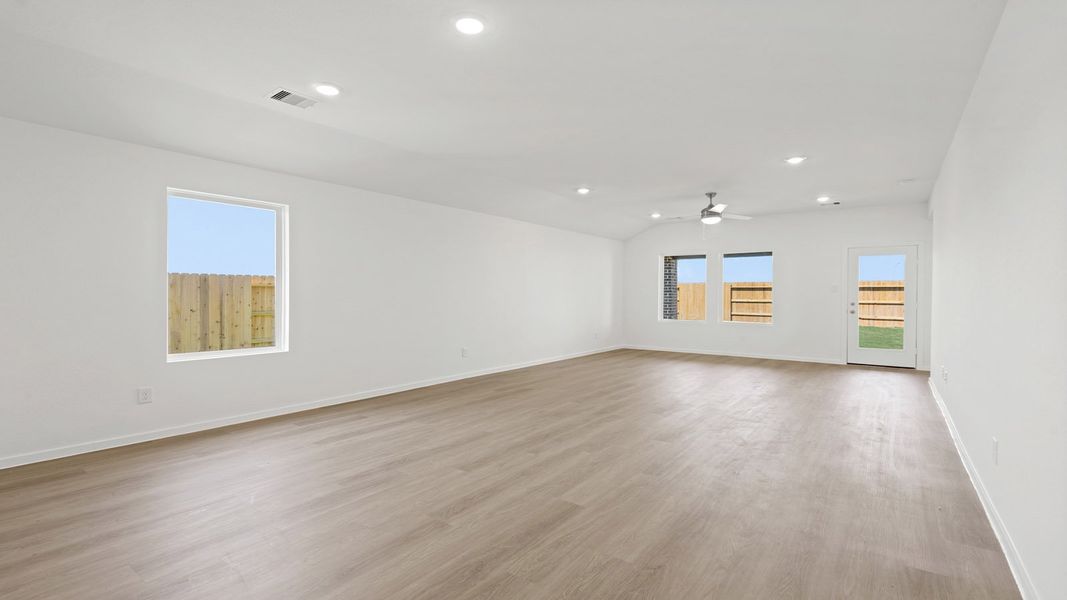 Spacious, unfurnished interior of a new home in Sunterra Lakes, Brookshire (Image 16). Spacious, unfurnished interior of a new home in Sunterra Lakes, Brookshire (Image 16).