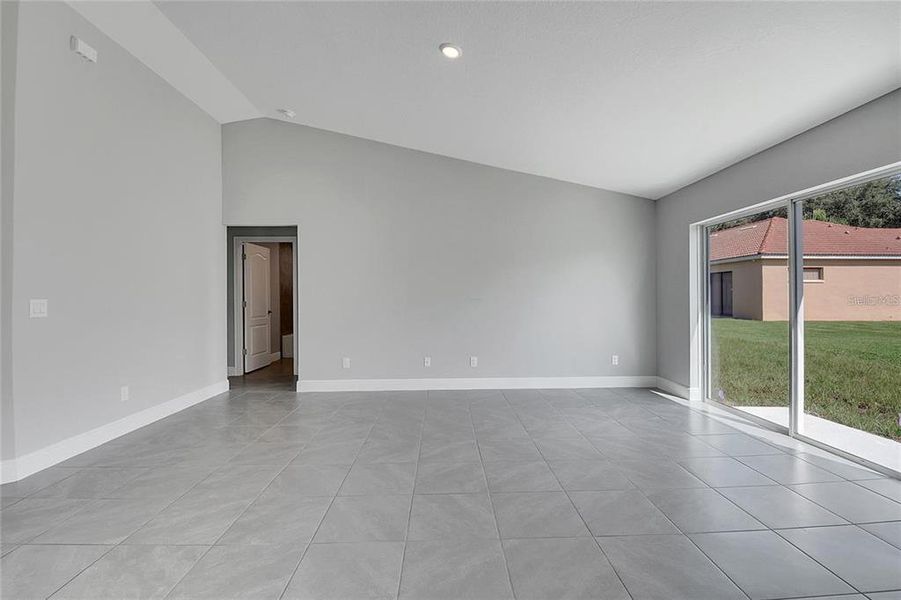 Spacious, unfurnished interior of a new home in , Kissimmee (Image 23).
