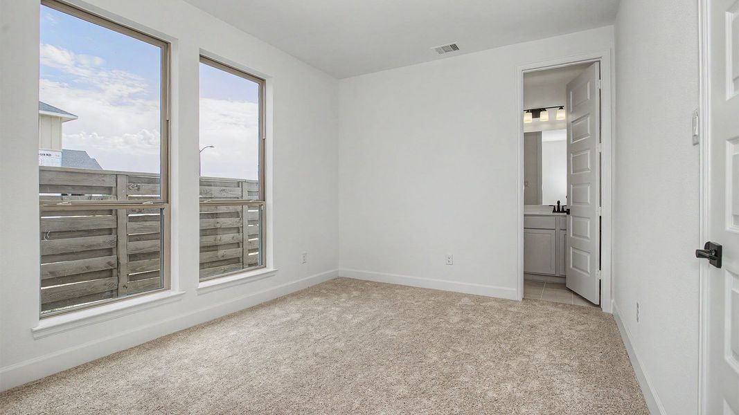 Spacious, unfurnished interior of a new home in Austin Point, Richmond (Image 12).