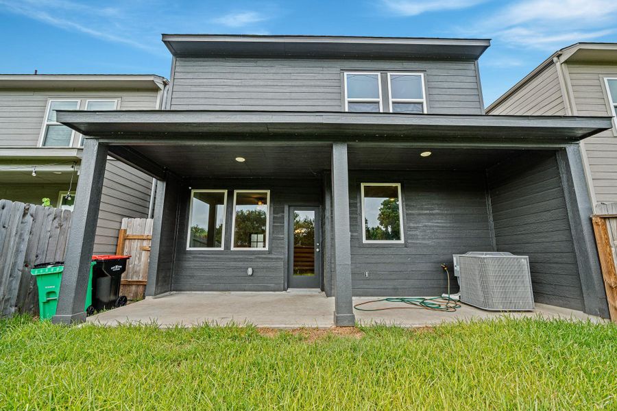 Exterior details and patio area of a home in , Houston (Image 19).