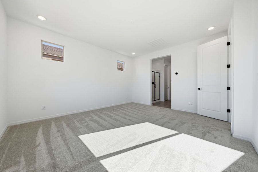 Spacious, unfurnished interior of a new home in Tyler Ranch, Buckeye (Image 11).