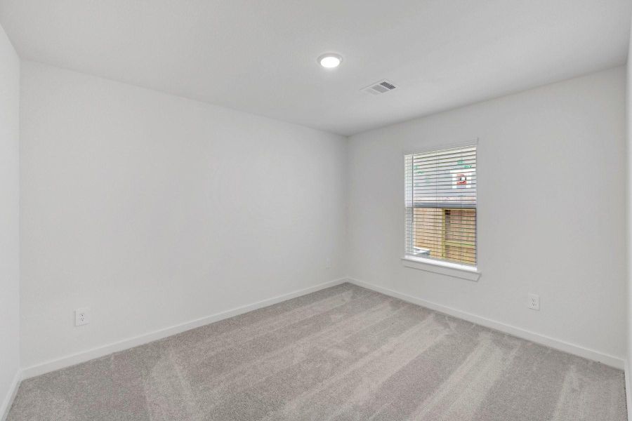 Spacious, unfurnished interior of a new home in Lone Star Landing, Montgomery (Image 19).